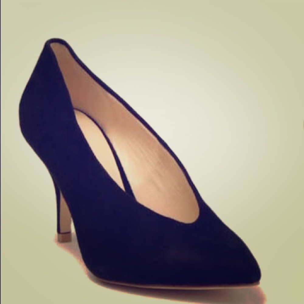 Pelle Moda pumps…. Wore out to car took off…. Can’t do heels no more
